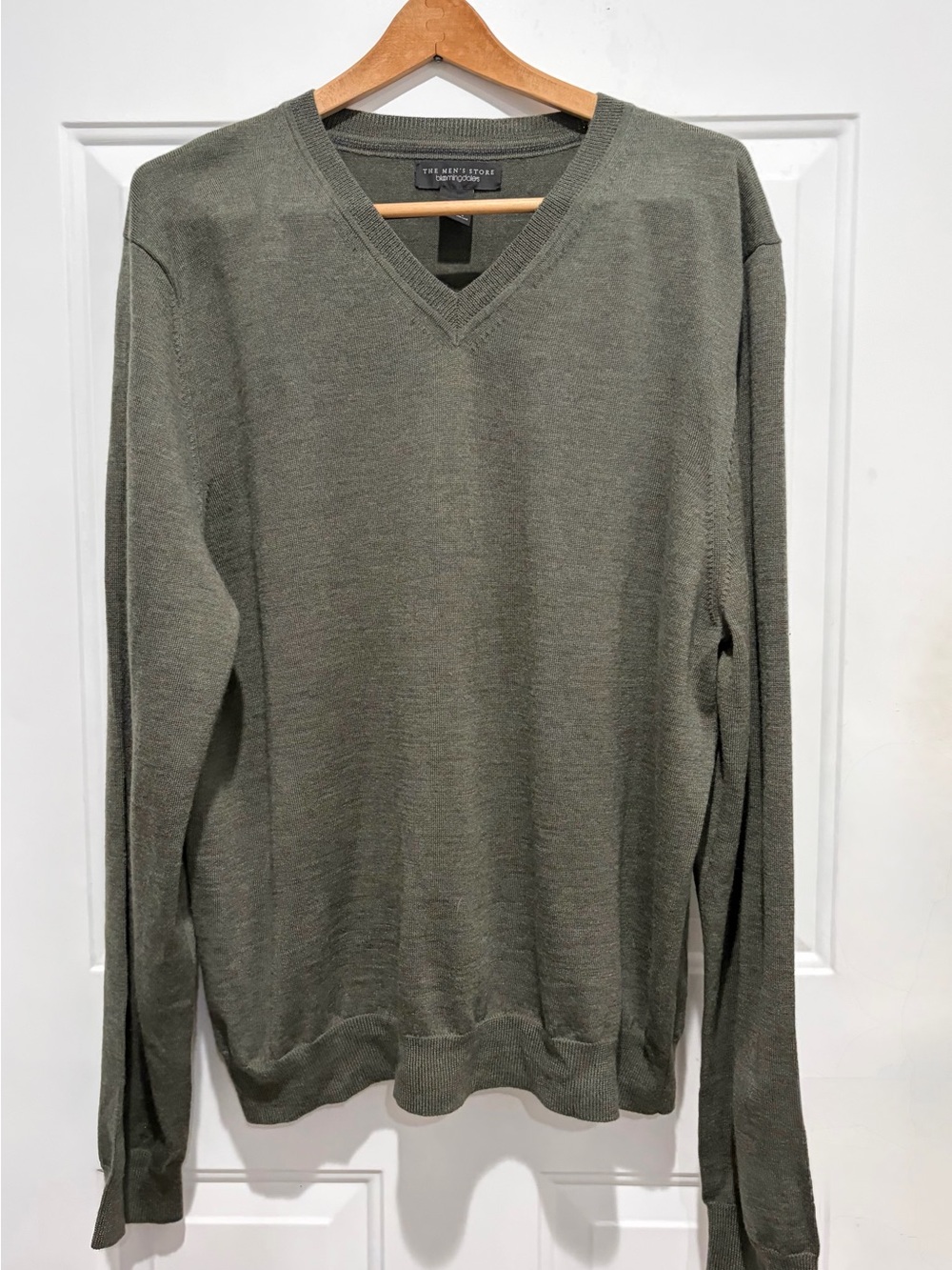 Bloomingdale's Deep Green 100% Merino Wool V-Neck Sweater, Dark Academia, XL